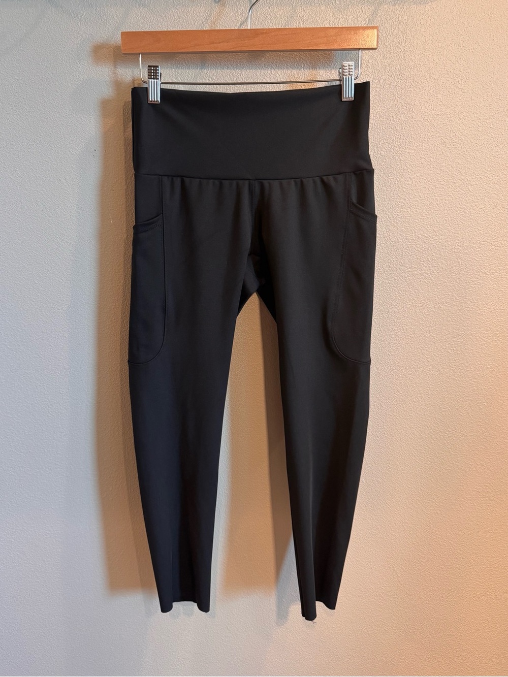 Waterlust Black High-Waist Women's Leggings with Side Pockets